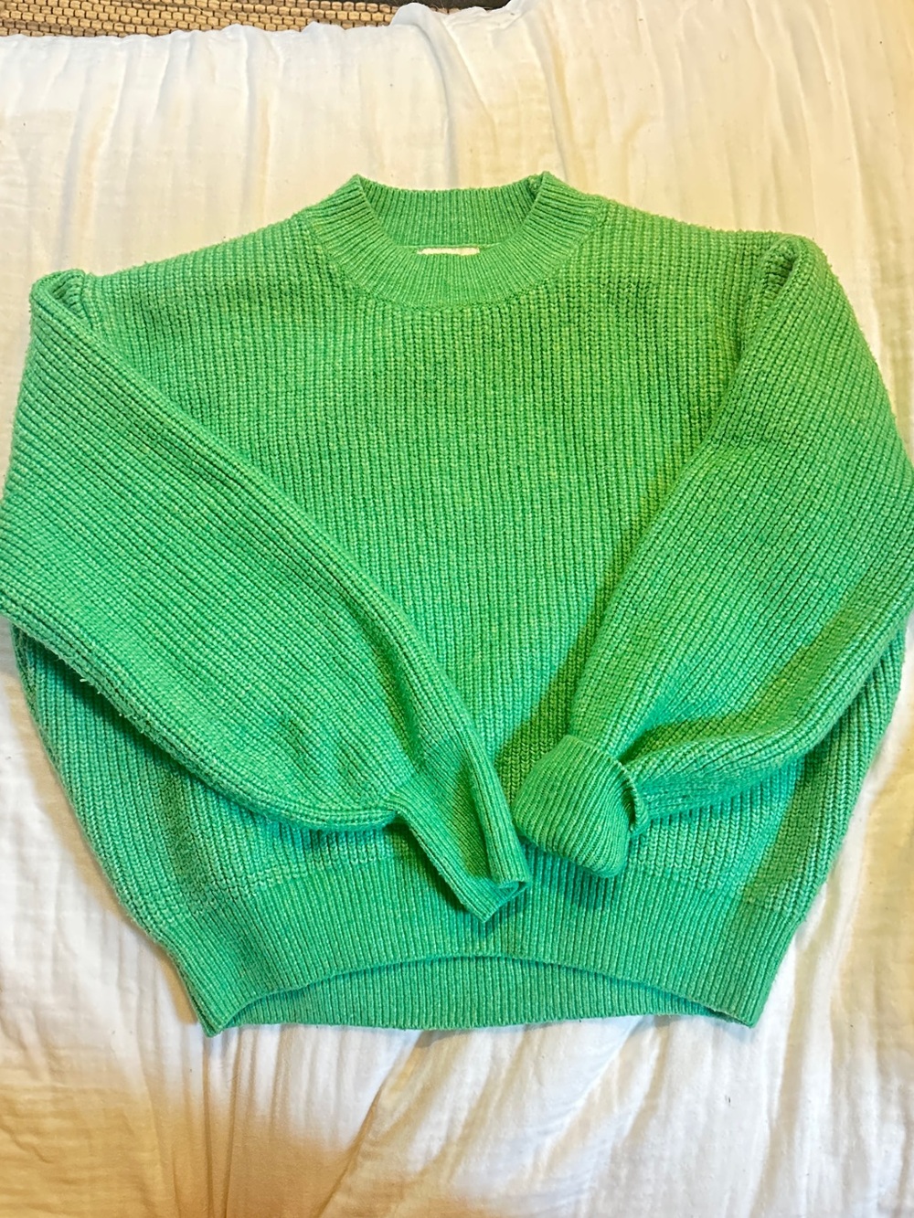 H& M Women's Crewneck Knit Sweater in Kelly Green